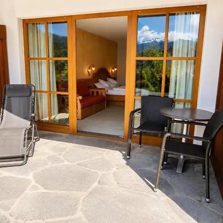 Schatten Hotel 3*
